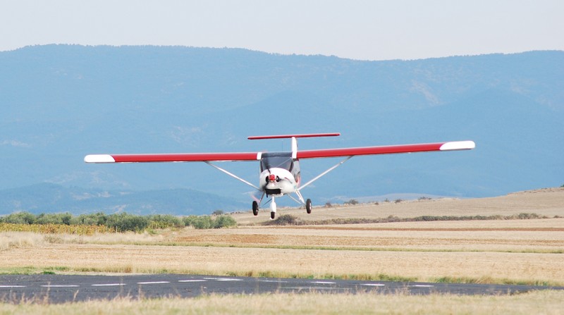 Lumbier acogió la fiesta de los Deportes Aéreos en Navarra